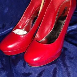 Zapatillas Muy Bonitas En Excelentes Condiciones  Color Rojo Size  (9)