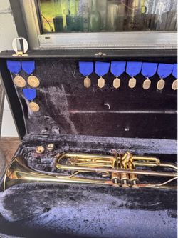 Holton T606R Bb Trumpet Brass Japan Tested Working w/ Case & 2 Mouthpieces