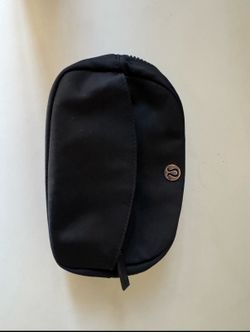 Lulelemon City Essentials Pouch