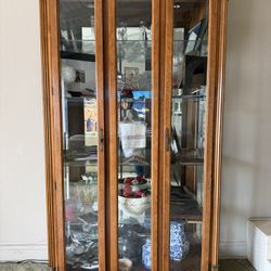 Vintage Lighted Curio Display Cabinet Excellent Condition