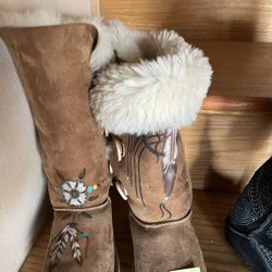 Bailey Button UGG 39 Western Hand Painted 