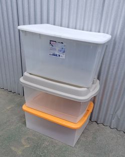 Plastic bins with lids