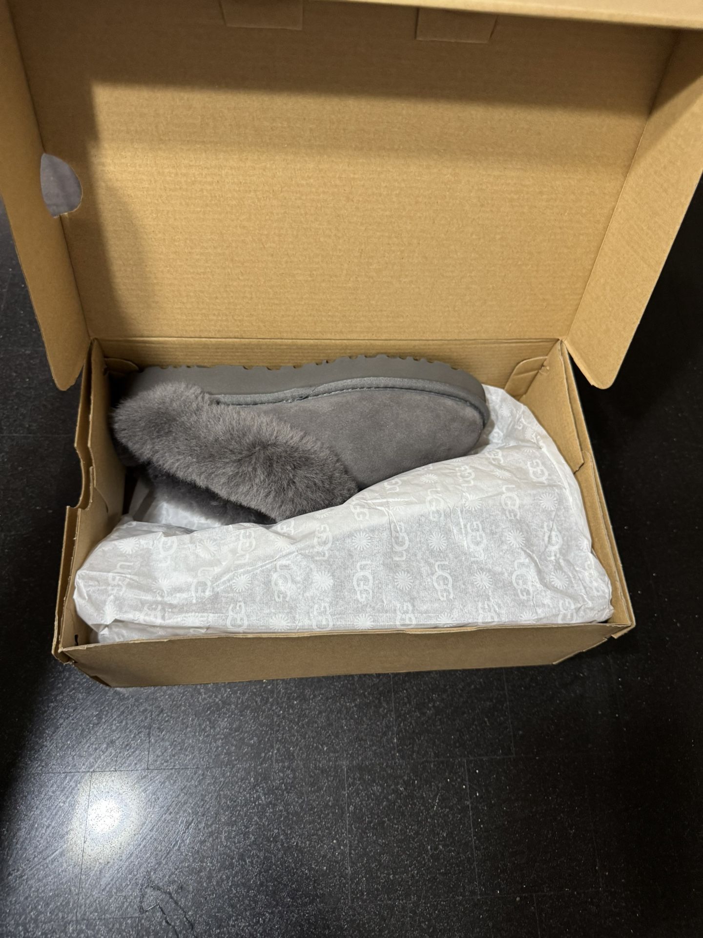 UGG Cluggette Slippers in Charcoal NEW ! Size 5