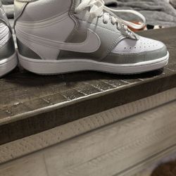 Women’s Nike Size 7