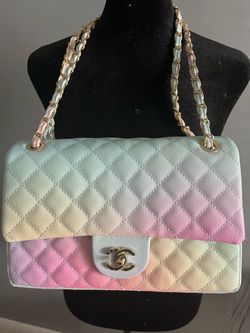 Gorgeous Chanel bag very pretty for the summer this is a must have Chanel bag😍