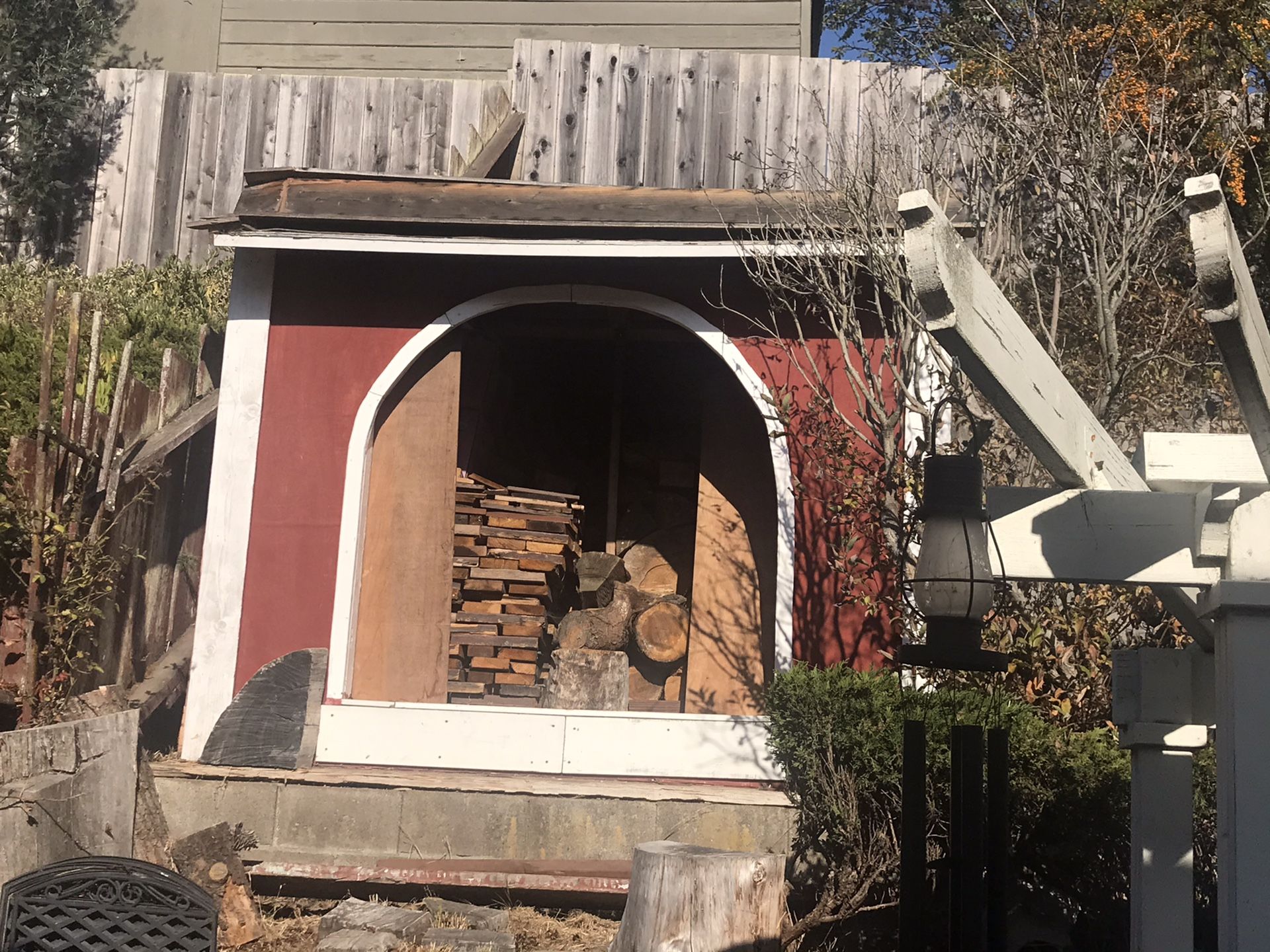 Barnlike wood shed and fore wood... crispy fall is here and winter is coming:)