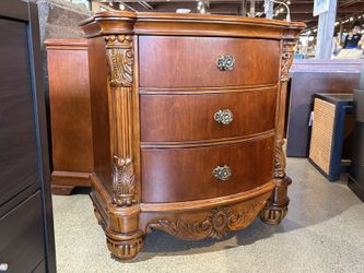 Ornate 3-Drawer Nightstand/Side Dresser