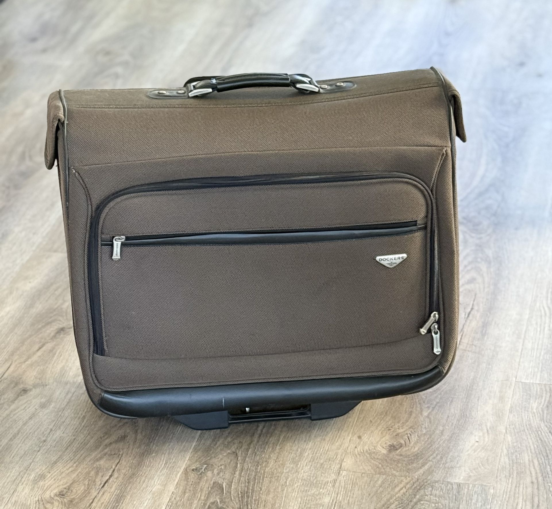 Dockers Rolling Garment Bag Suitcase