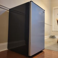 Magic Chef Mini-Fridge