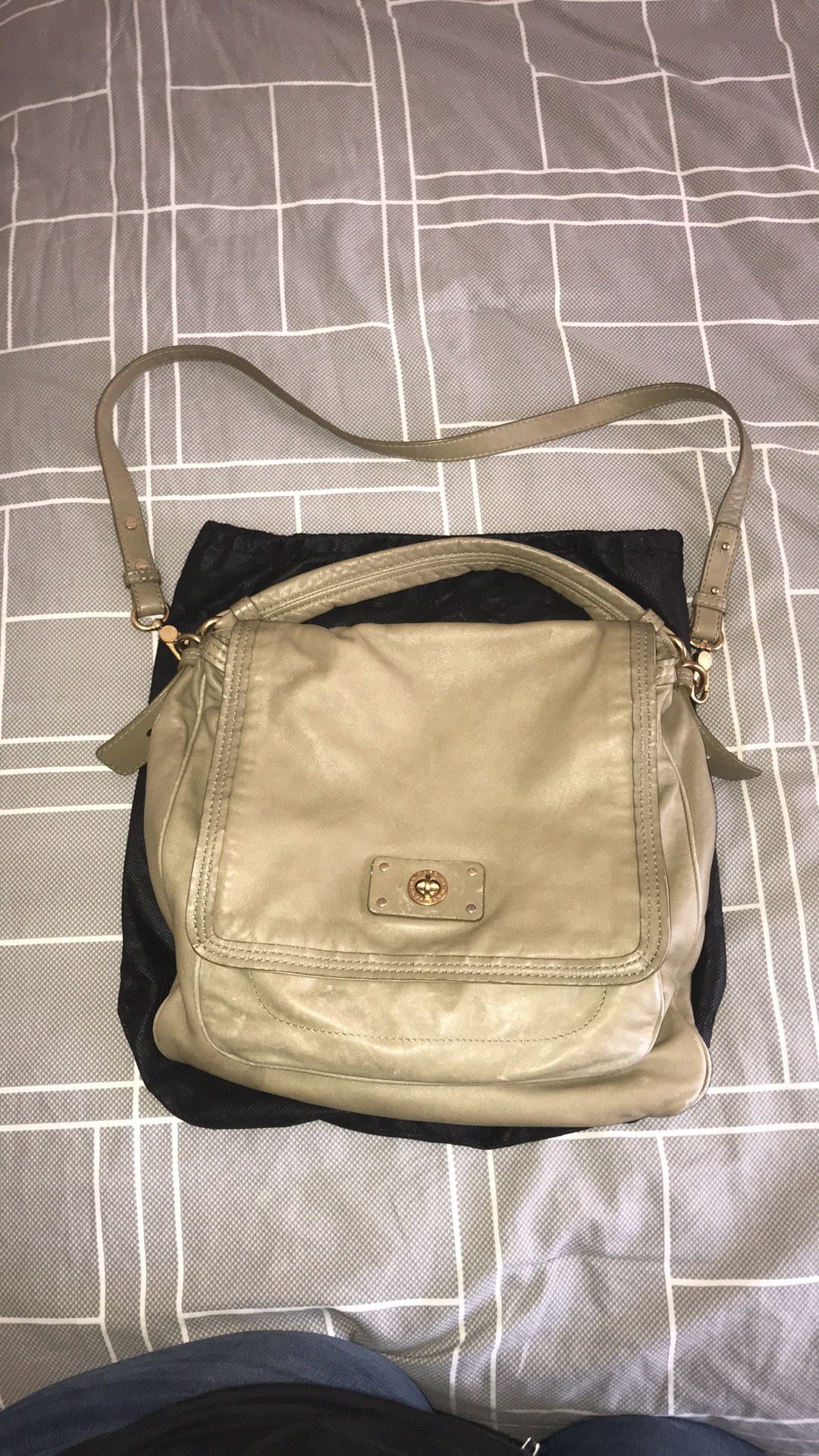 Marc Marc Jacobs tan & Gold messanger Crossbody Bag 14 x13”