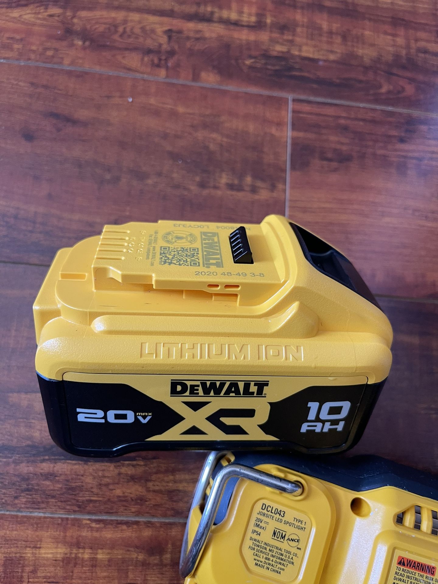 DEWALT 20-Volt MAX lithium-ion 10.0 Ah battery (Does not include charger )