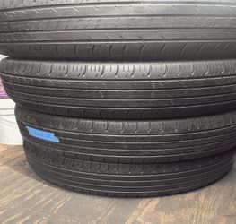 255 65 18 SET OF 4 USED HANKOOK KINERGY GT WITH 80% TREAD REMAINING.