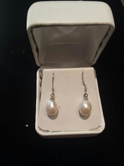 Sterling silver pearl earrings