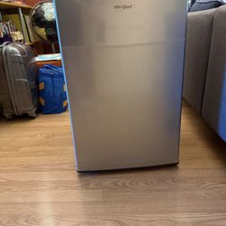 Mini-Fridge Rentals – Perfect for Students, Interns & Short-Term Stays (NYC)