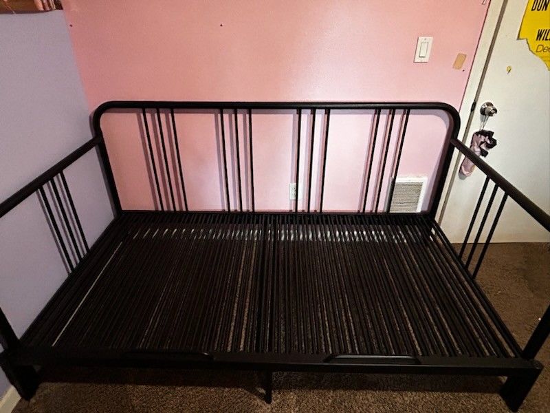 Twin Bed Frame Pull Out Bed/Day Bed