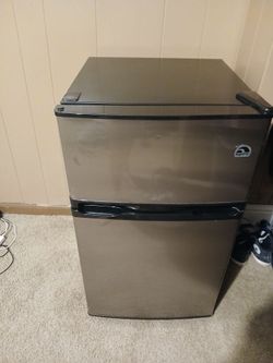 Igloo Mini fridge