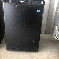 3.5 Cu. Ft Season Mini Fridge
