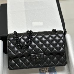 Classic Double Flap Bag Chanel Black Quilted Lambskin Medium