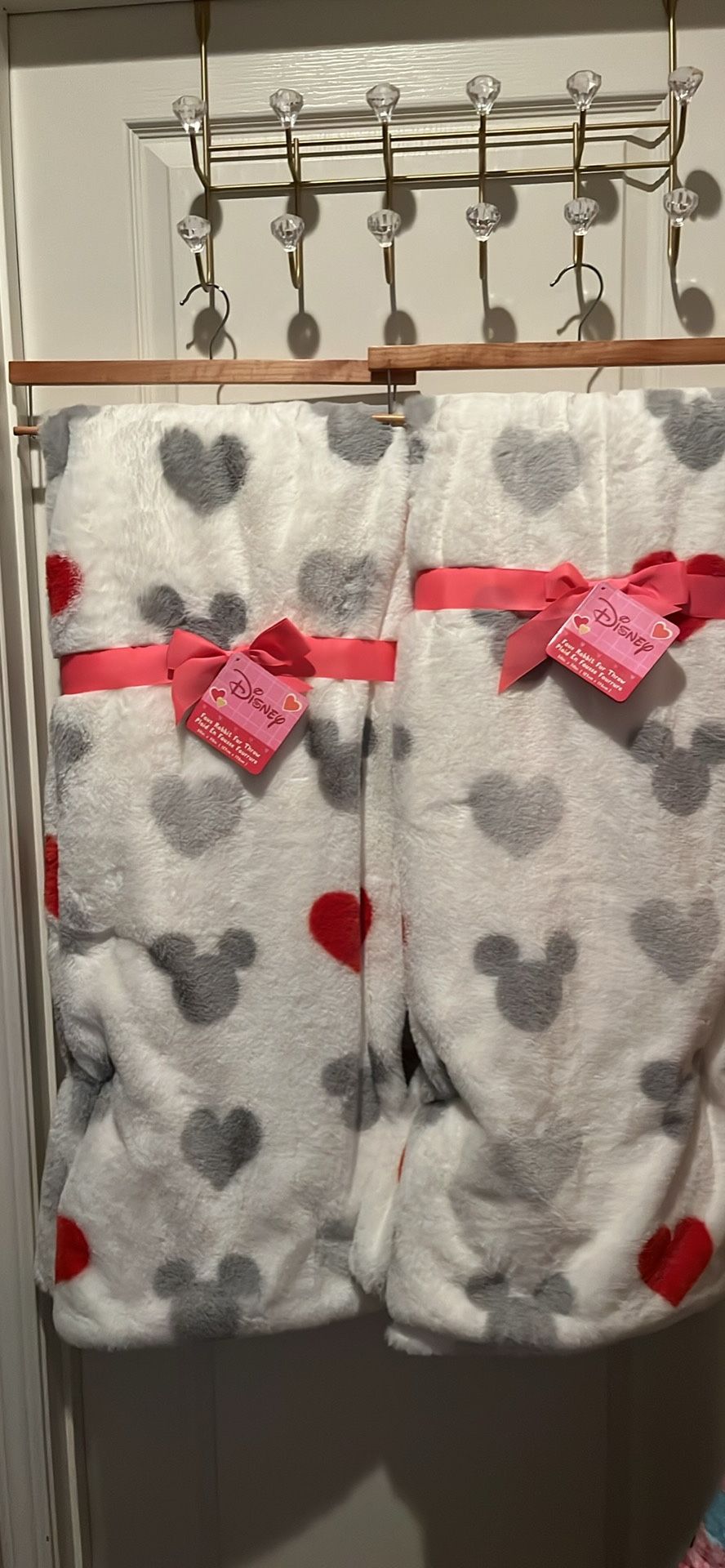 NWT Disney Mickey Faux rabbit Fur Throw-Blanket 50x70in