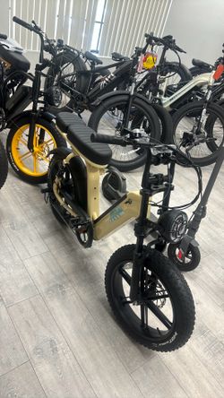 Brand new in box for 750 demo bike for 699 stepthru moped ebike