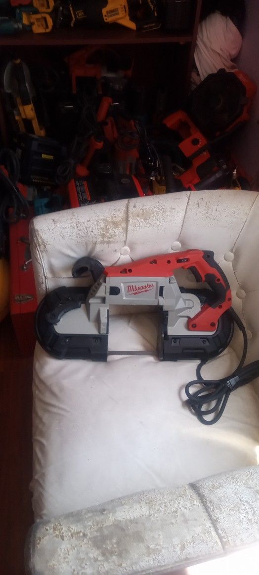 BAND SAW Milwaukee Electrica De Velocidades 