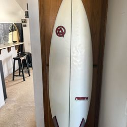 Surfboard 6’4   42.5 Liters