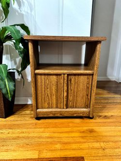 Rolling storage cabinet