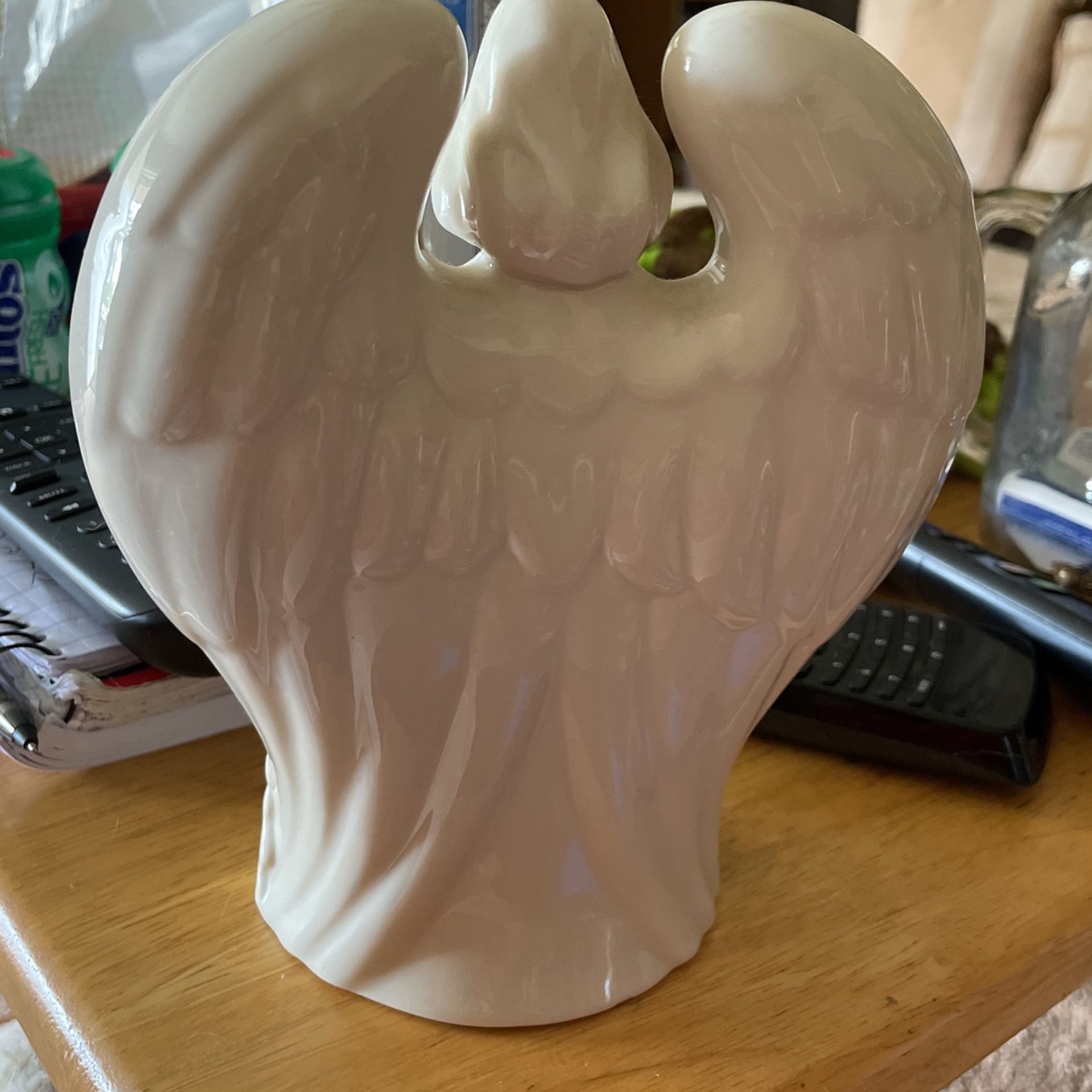 Beautiful angel clock with flowers on the bottom around the wings. Or Best Offer