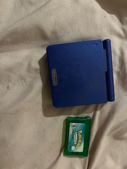 Gameboy and pokimon emerald edition