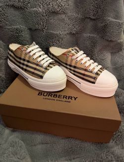 Burberry  women shoes