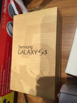 BAND NEW SAMSUNG S5. Att and t mobile