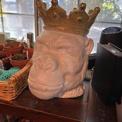 Gorilla Head With Crown Planters