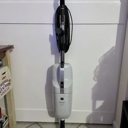 Miele White Upright Stick S168 HS07 1000 Electronic Vacuum