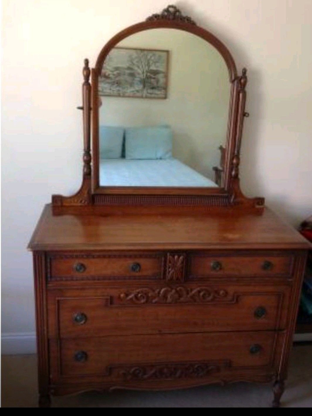 Antique Huntley Simmons dresser with mirror