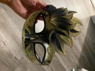 Masquerade Mask gold and black