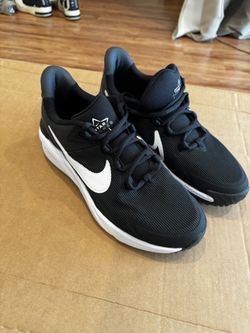 NIKE NEW SNEAKERS SIZE 7