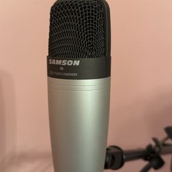 Microphone W Stand & Shield 