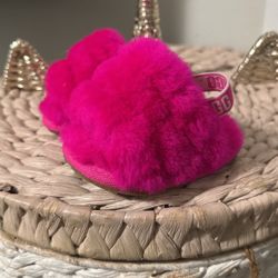 UGG BABY SLIDES SIZE 2/3 Gently Used Like New