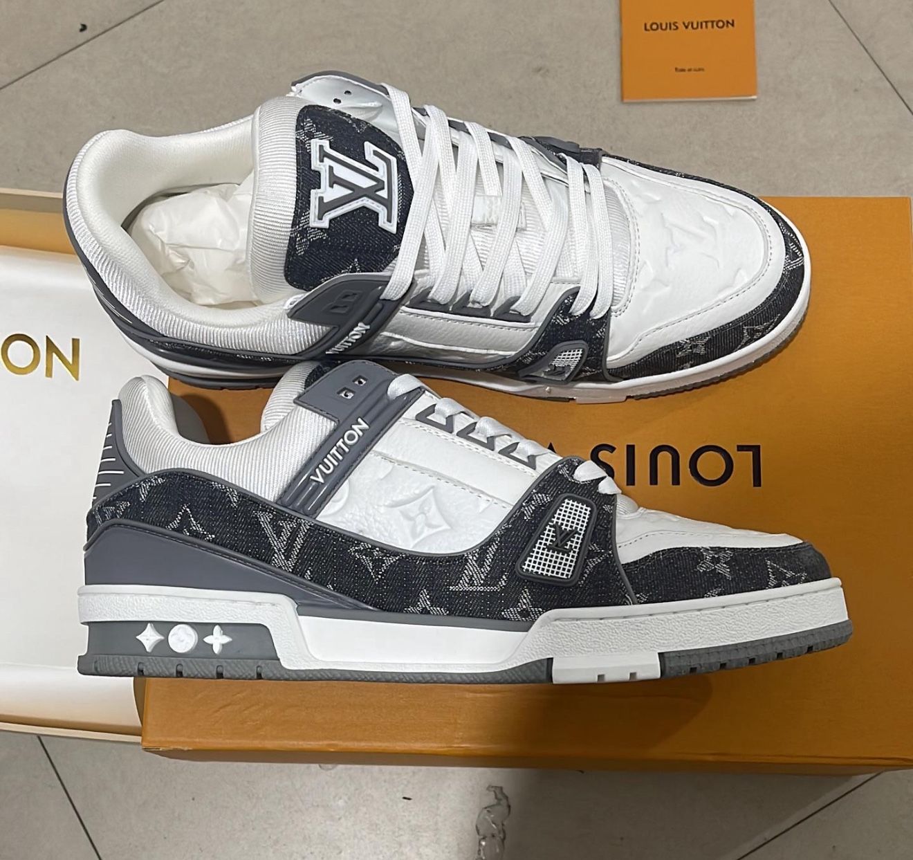 LV Trainer Sneaker (1ADF5I) Size Mens 10