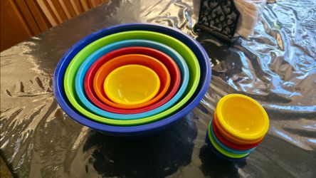 Colorful bowls of many different sizes!