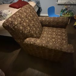 $75 Comfy Chair- Turns 360 Degree