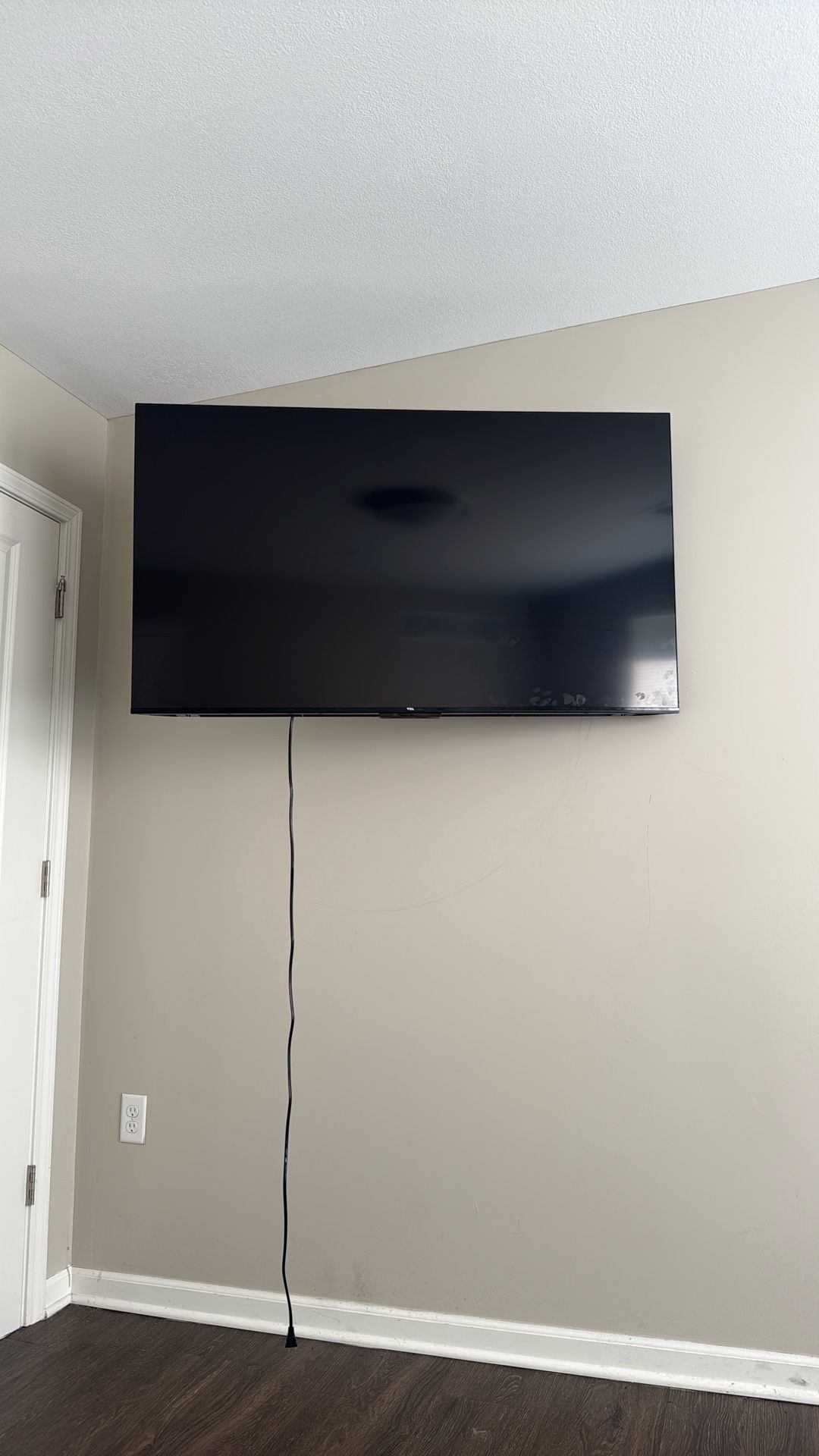 Tv Mount & 55’’ Roku TV
