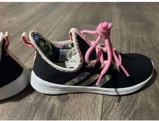 Girls Adidas sneakers 3.5