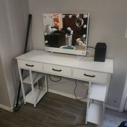 White Desk 