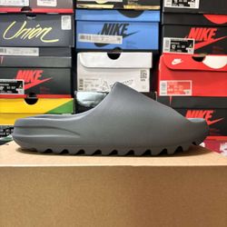 Yeezy Slide Dark Onyx Size 12