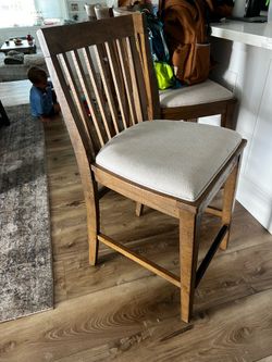 4 counter height bar stool/chairs