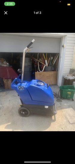 Heated carpet shampoo machine