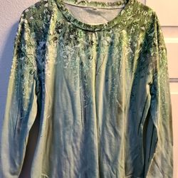 Green and white long-sleeved top Womens Small