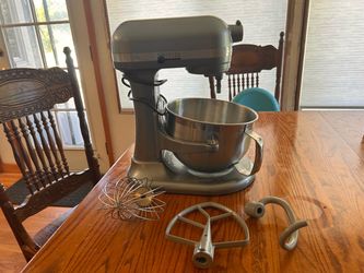 KitchenAid 6 Qt Stand Mixer with Attachments
