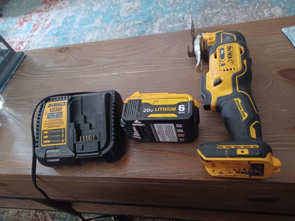 20v DEWALT oscillating saw. 1 Battery, 1 Charger USED